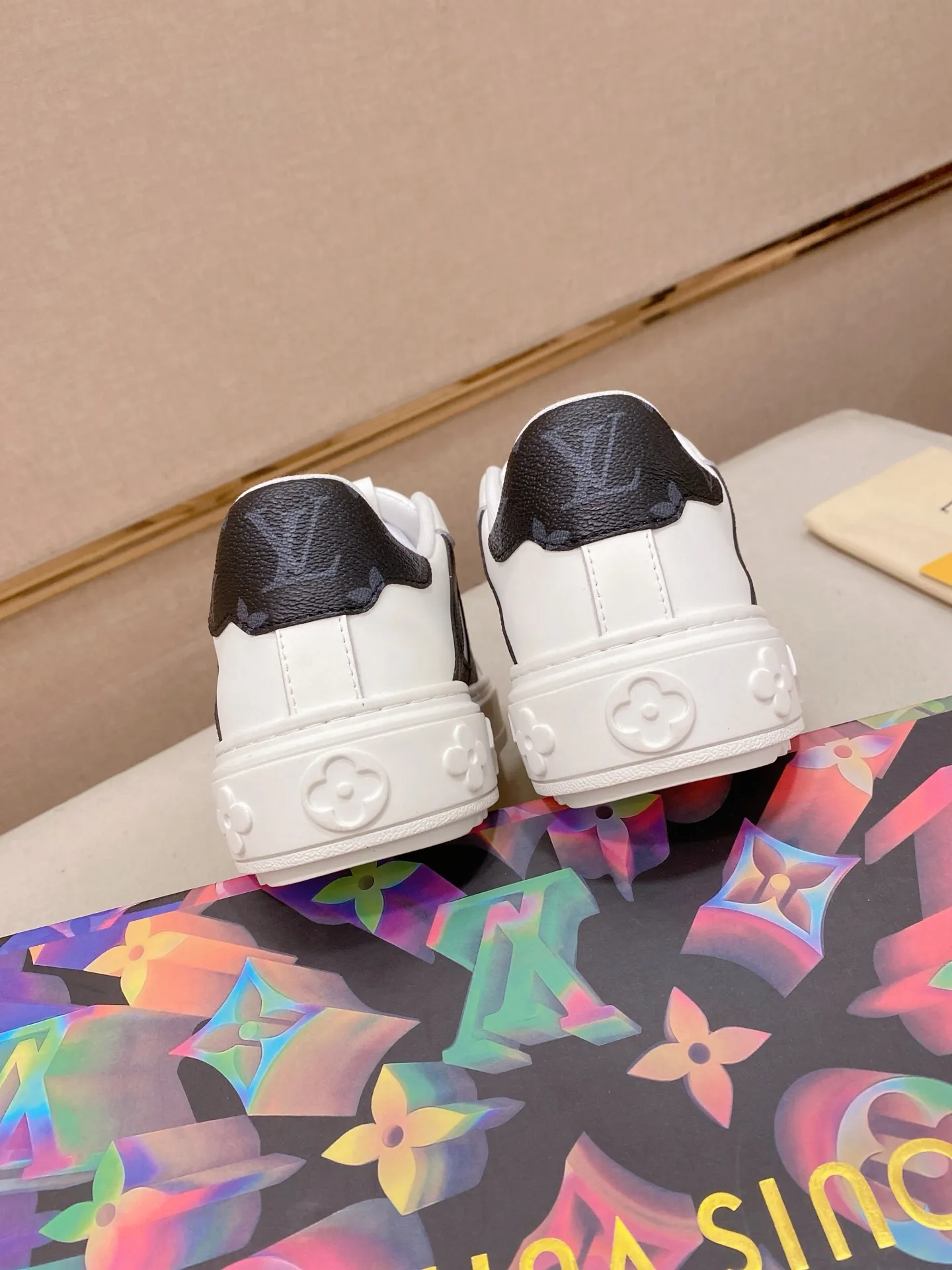 Men's shoes💰: 540💰(Niuli: full package) louis vuitton (Louis Vuitton/lv) top 🔍🔍 new models are on sale at the same time at the counter. The upper 🇮🇹 is imported from Italy, first-layer cowhide, and the lining is fully imported cowhide. 💪💪, completely 1⃣️ to 1 ⃣️Re-engraved🇮🇹💪💪, ⚠Sole: The original sole is specially provided by the original factory, the exclusive movable molded sole is super comfortable, ⚠The original factory follows the order, 🔍🔍high quality, you can enter and exit the counter at will, welcome to compare⚠. Code number:38-44